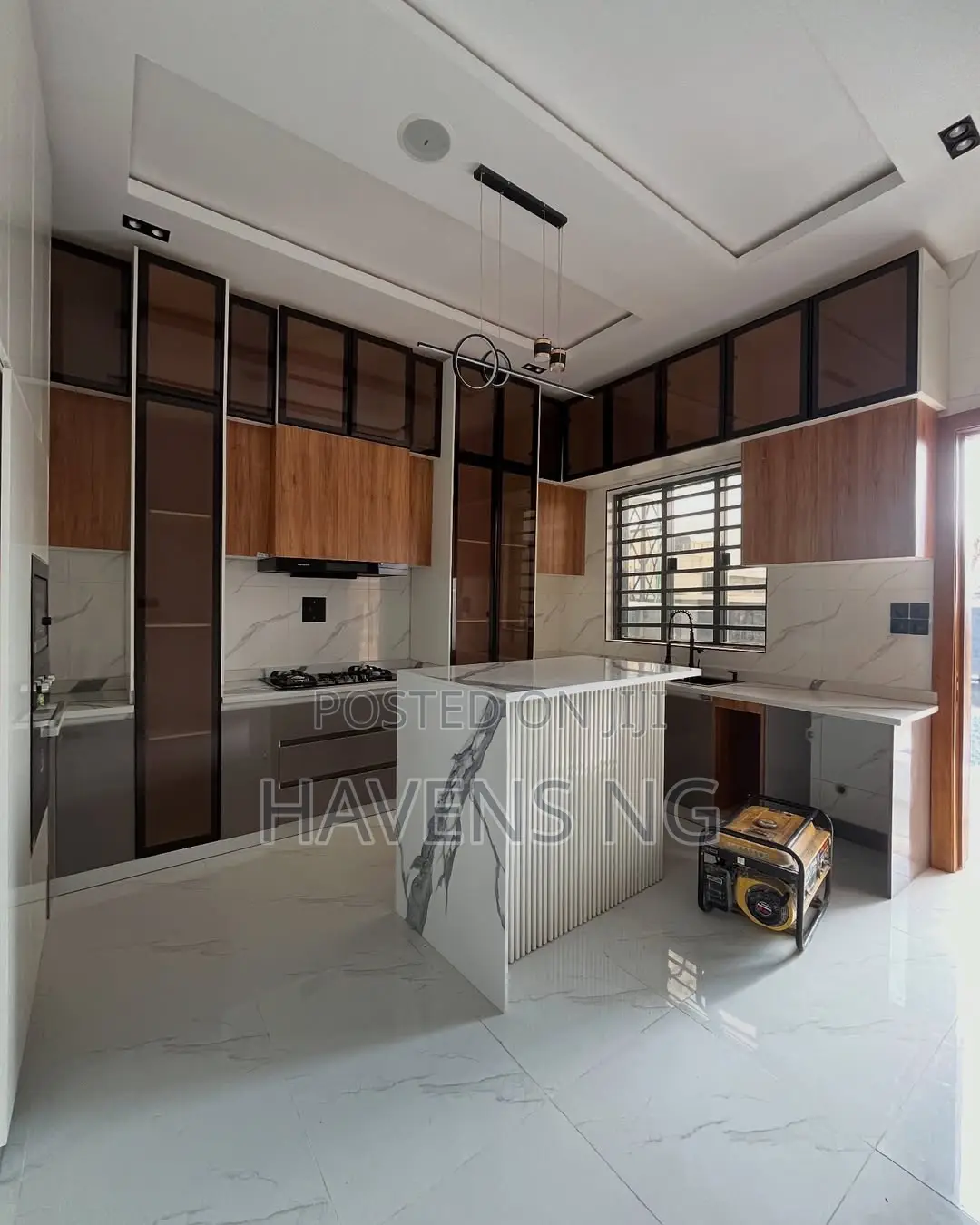 5bdrm Duplex in Ikota for sale in Ikota