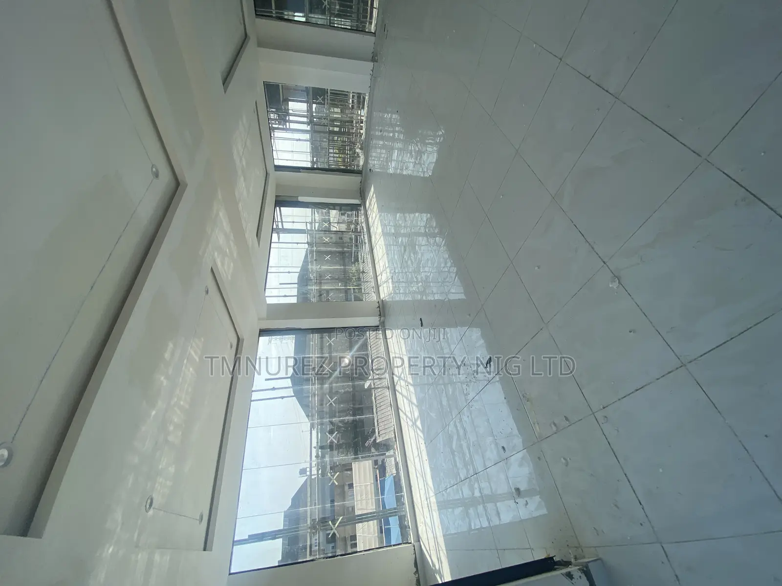 3rd Floor Showroom Space for Sale Over 130sqm in Chevron