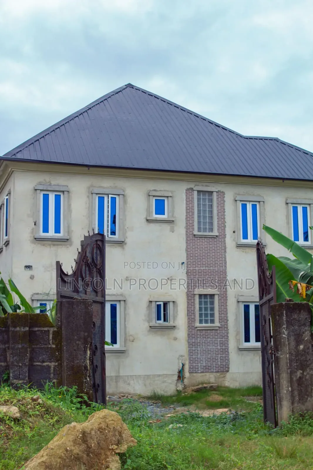2bdrm Block of Flats in Federal Housing for sale in Uyo