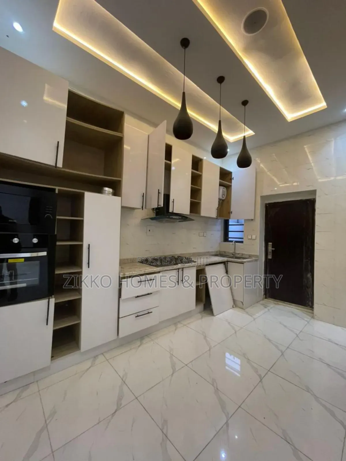 3bdrm Townhouse/Terrace in Ikota, Lekki for sale in Lekki