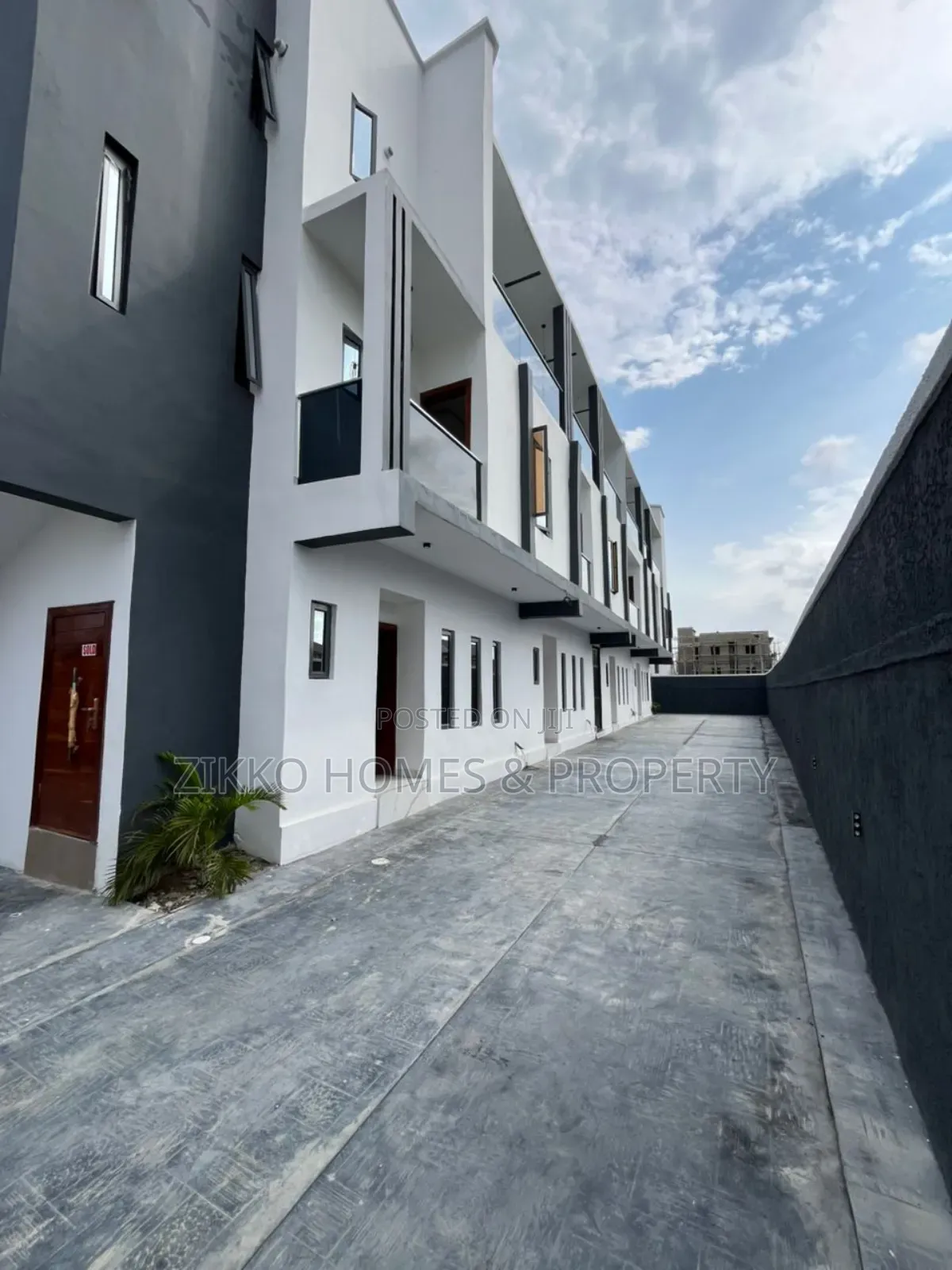3bdrm Townhouse/Terrace in Ikota, Lekki for sale in Lekki