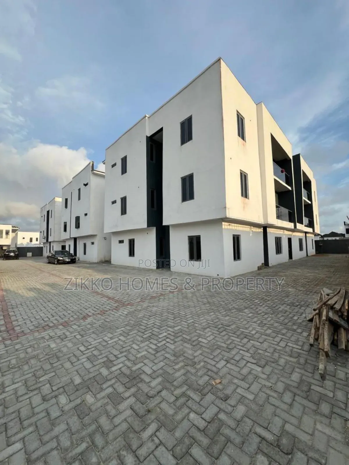 3bdrm Apartment in Ikota Gra, Lekki for sale in Lekki