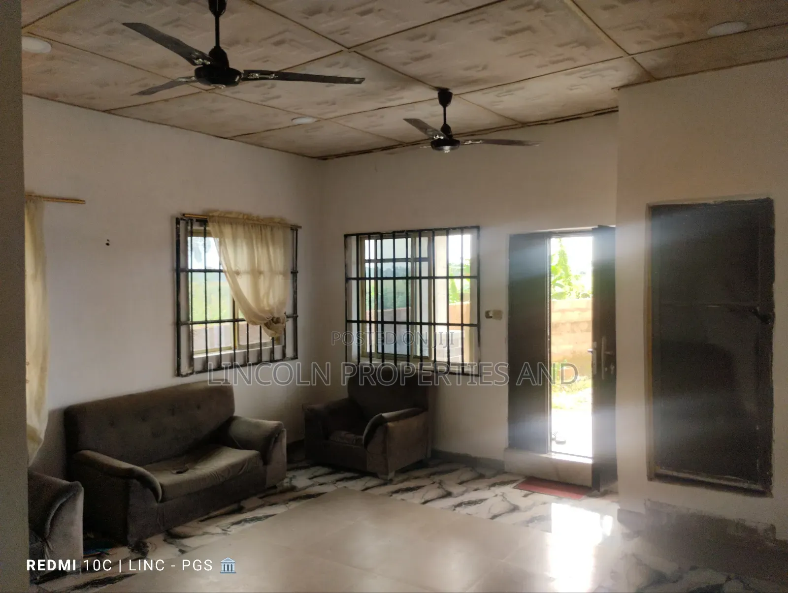 4bdrm Block of Flats in Aka Road By Owut Uta, Uyo for sale in Uyo