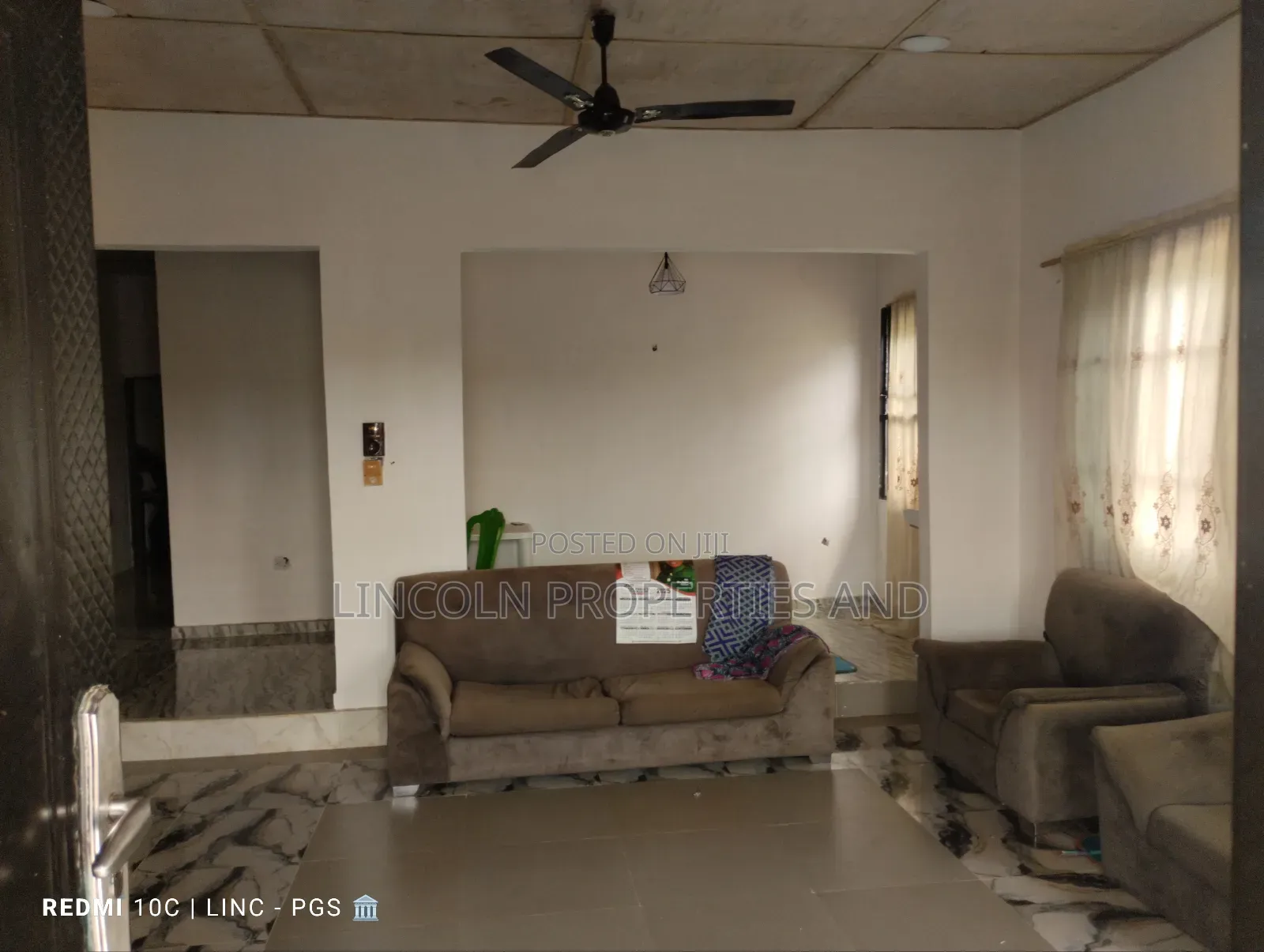 4bdrm Block of Flats in Aka Road By Owut Uta, Uyo for sale in Uyo