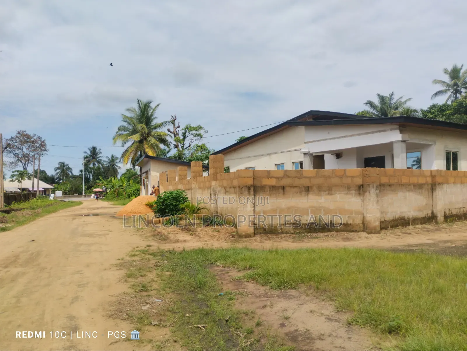 4bdrm Block of Flats in Aka Road By Owut Uta, Uyo for sale in Uyo