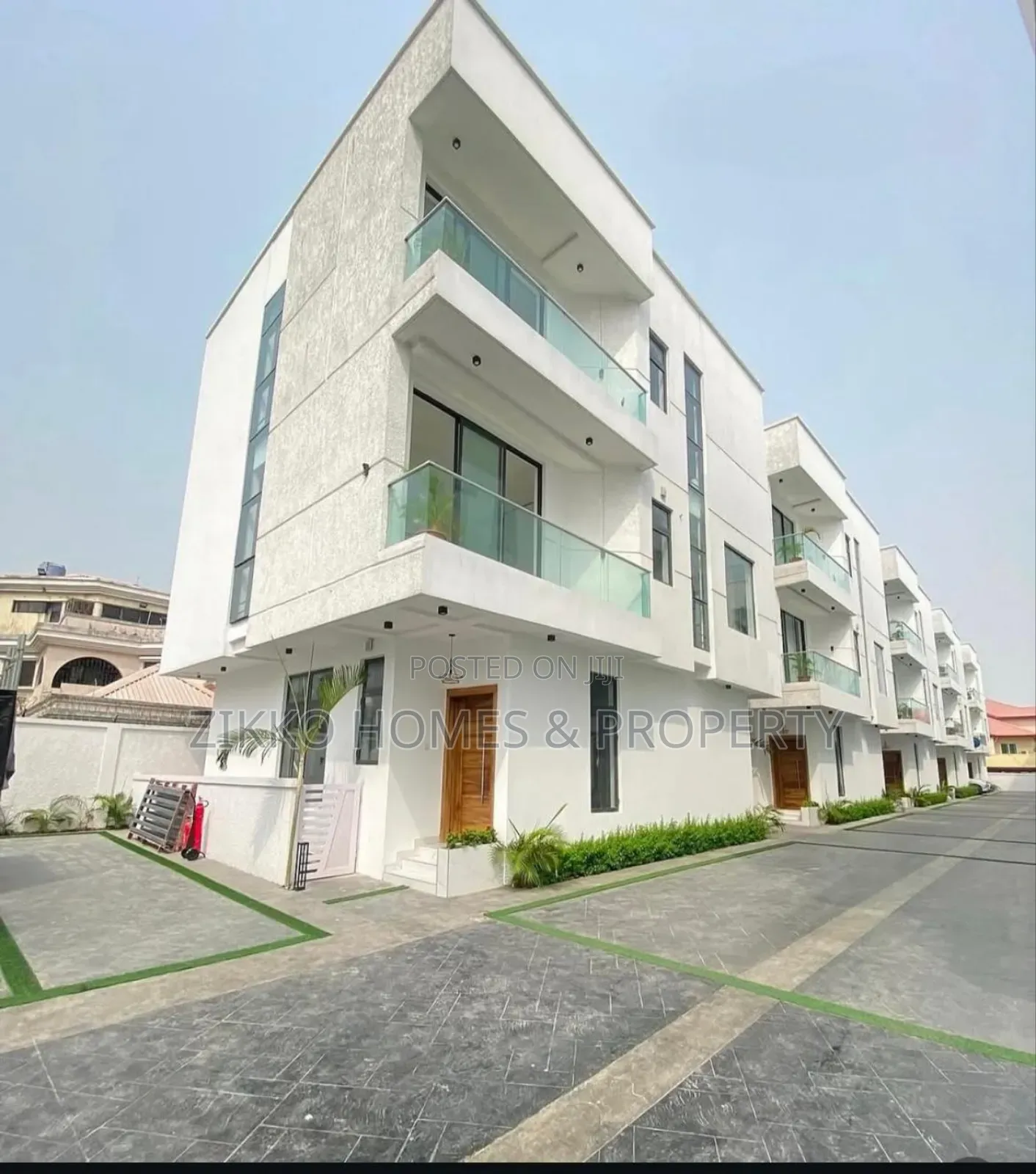 5bdrm Duplex in Lekki for sale in Lekki Phase 1