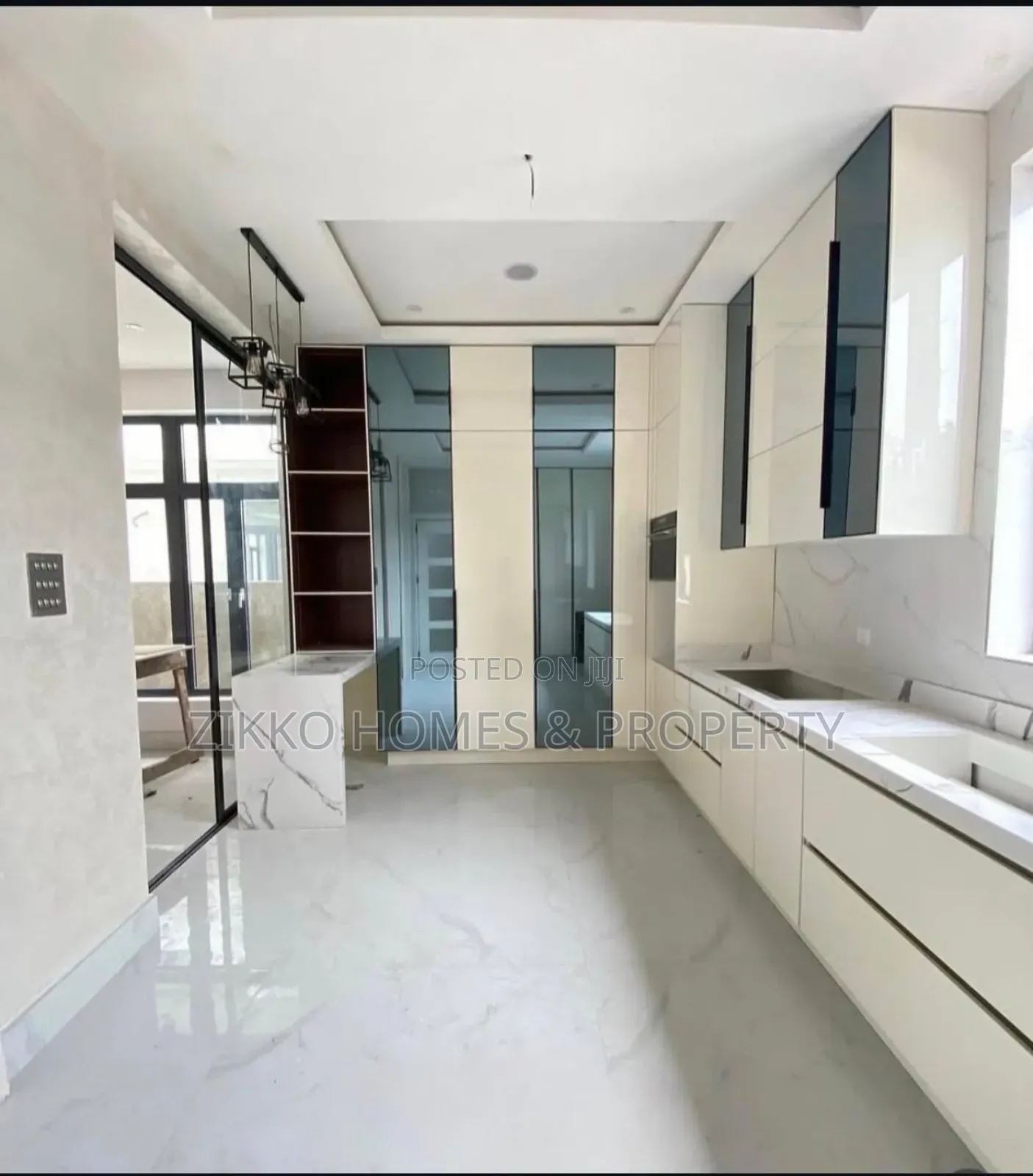 5bdrm Duplex in Lekki for sale in Lekki Phase 1