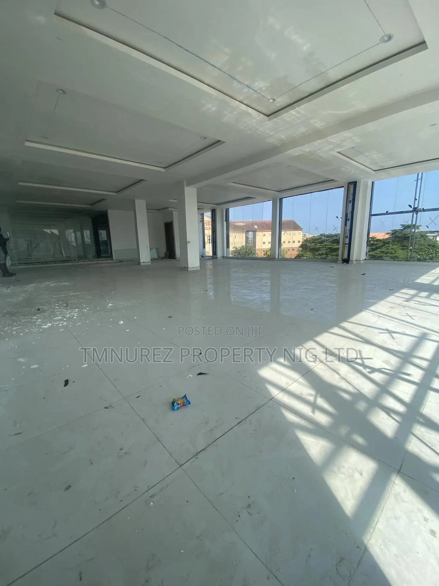 3rd Floor Showroom Space for Sale Over 130sqm in Chevron