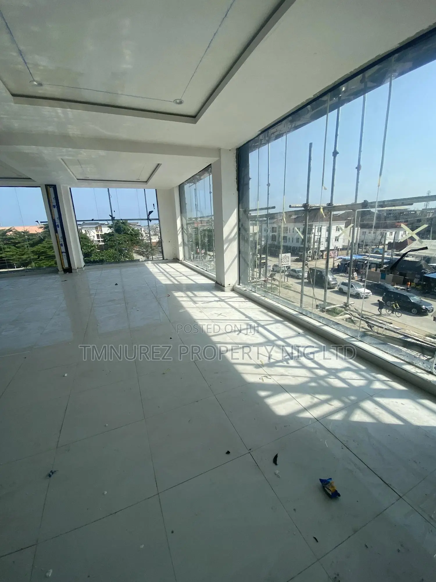 3rd Floor Showroom Space for Sale Over 130sqm in Chevron
