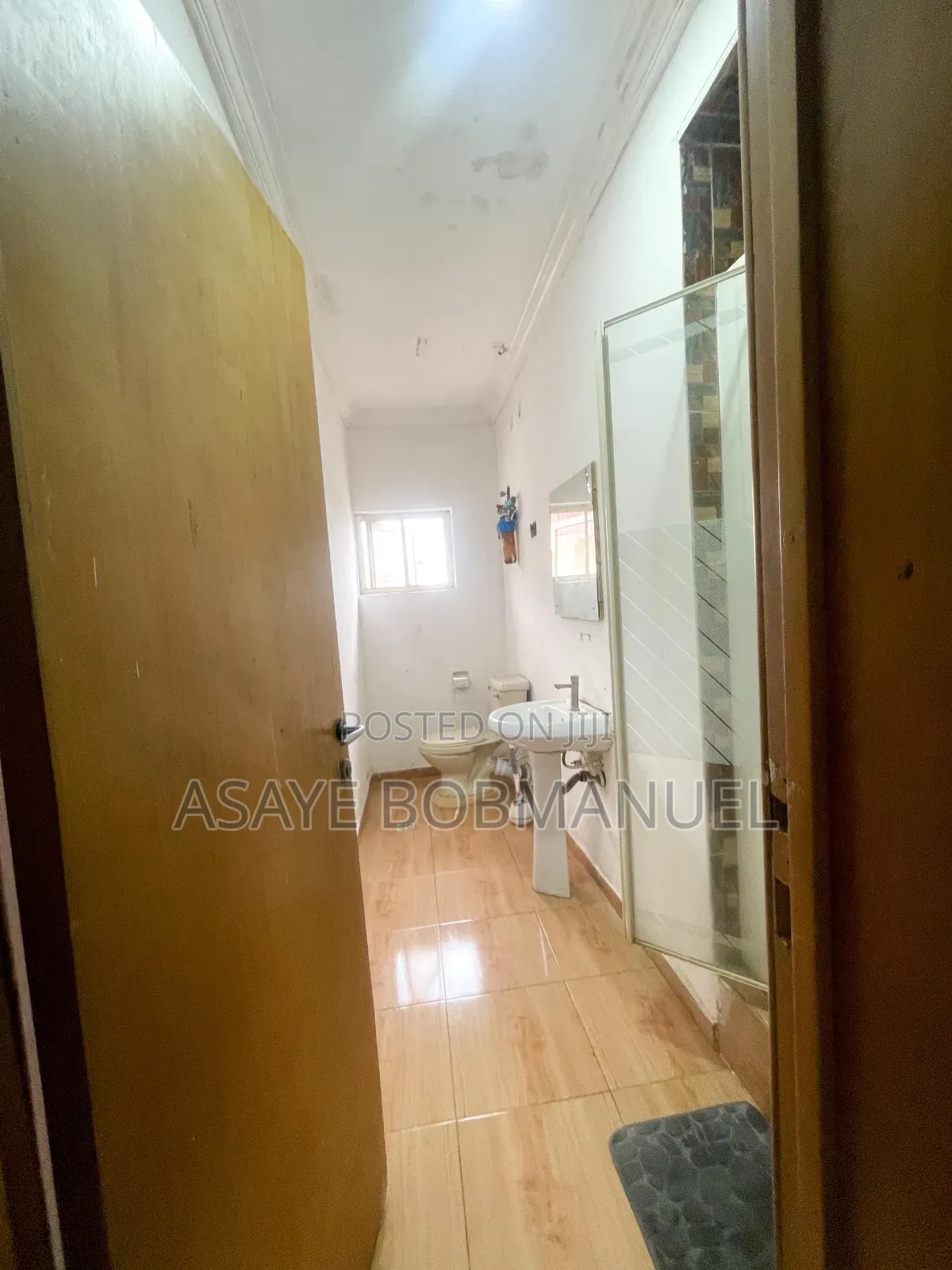Female Apartment in Lekki 1 in Lekki