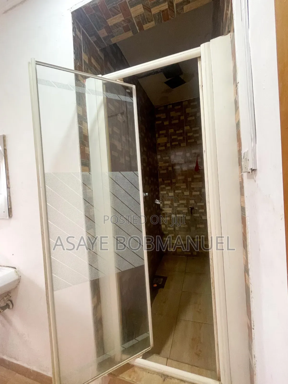 Female Apartment in Lekki 1 in Lekki