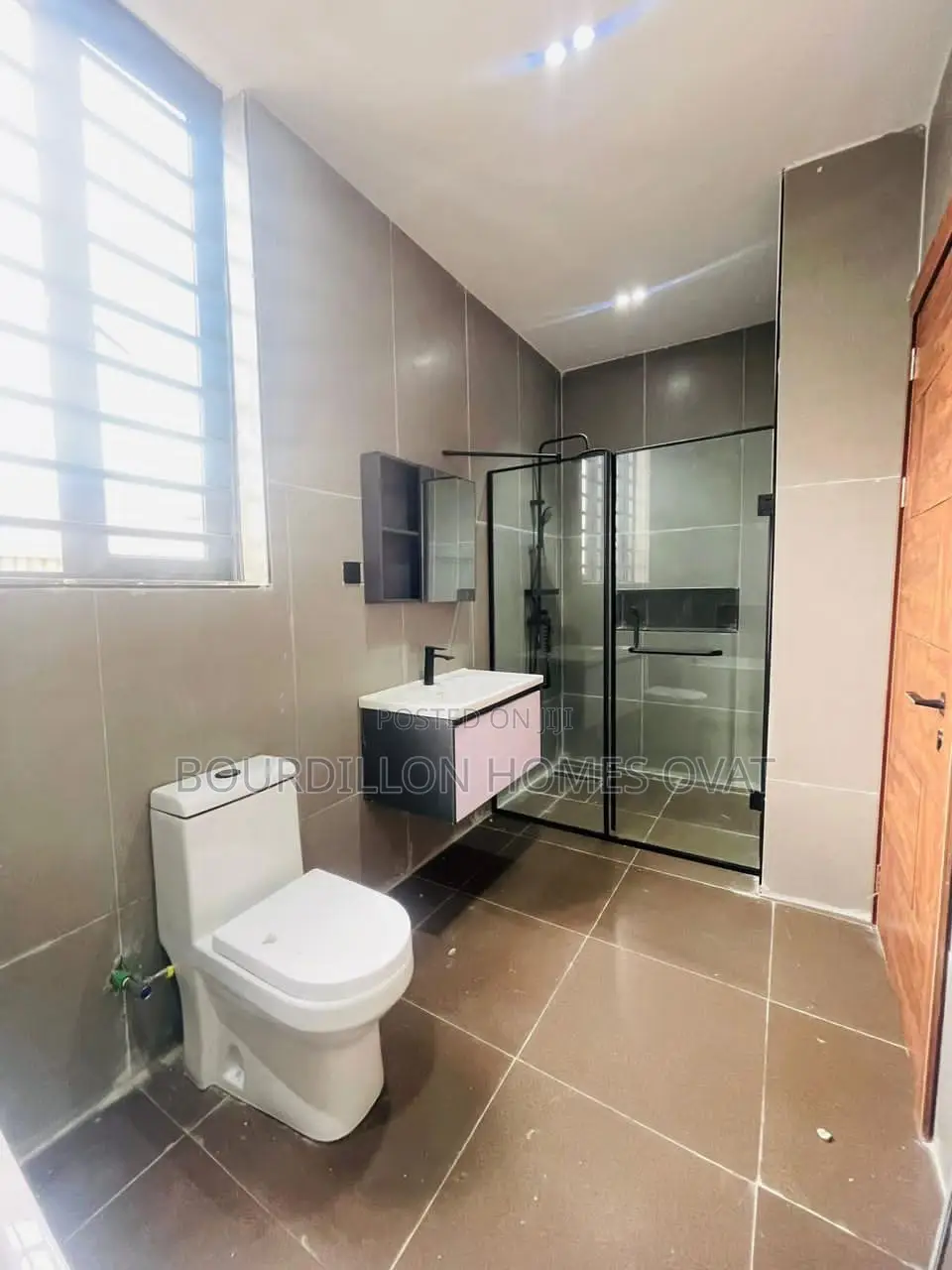 5bdrm Apartment in Lekki Phase 1 for sale in Lekki Phase 1