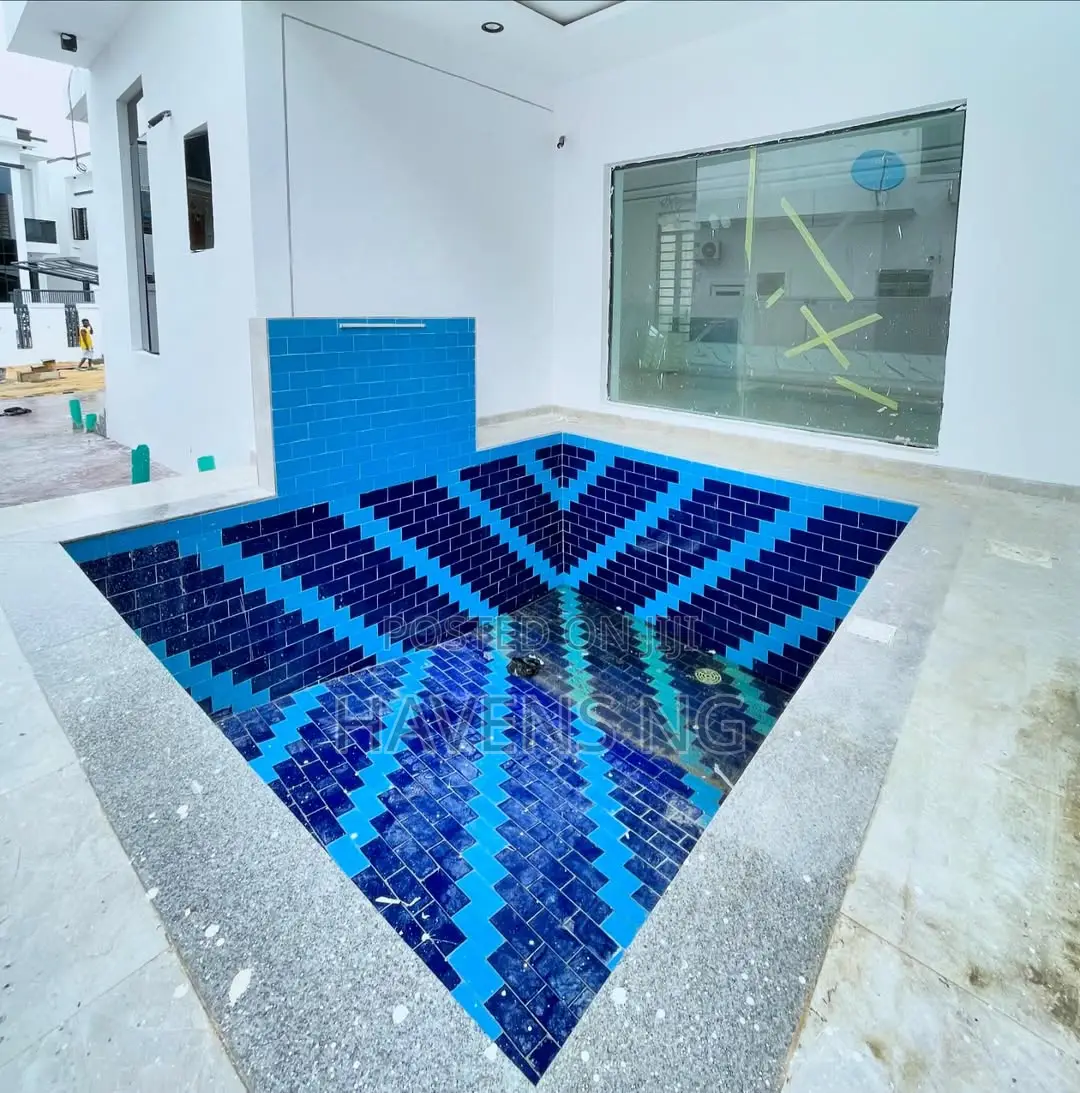 5bdrm Duplex in Chevron for sale in Chevron