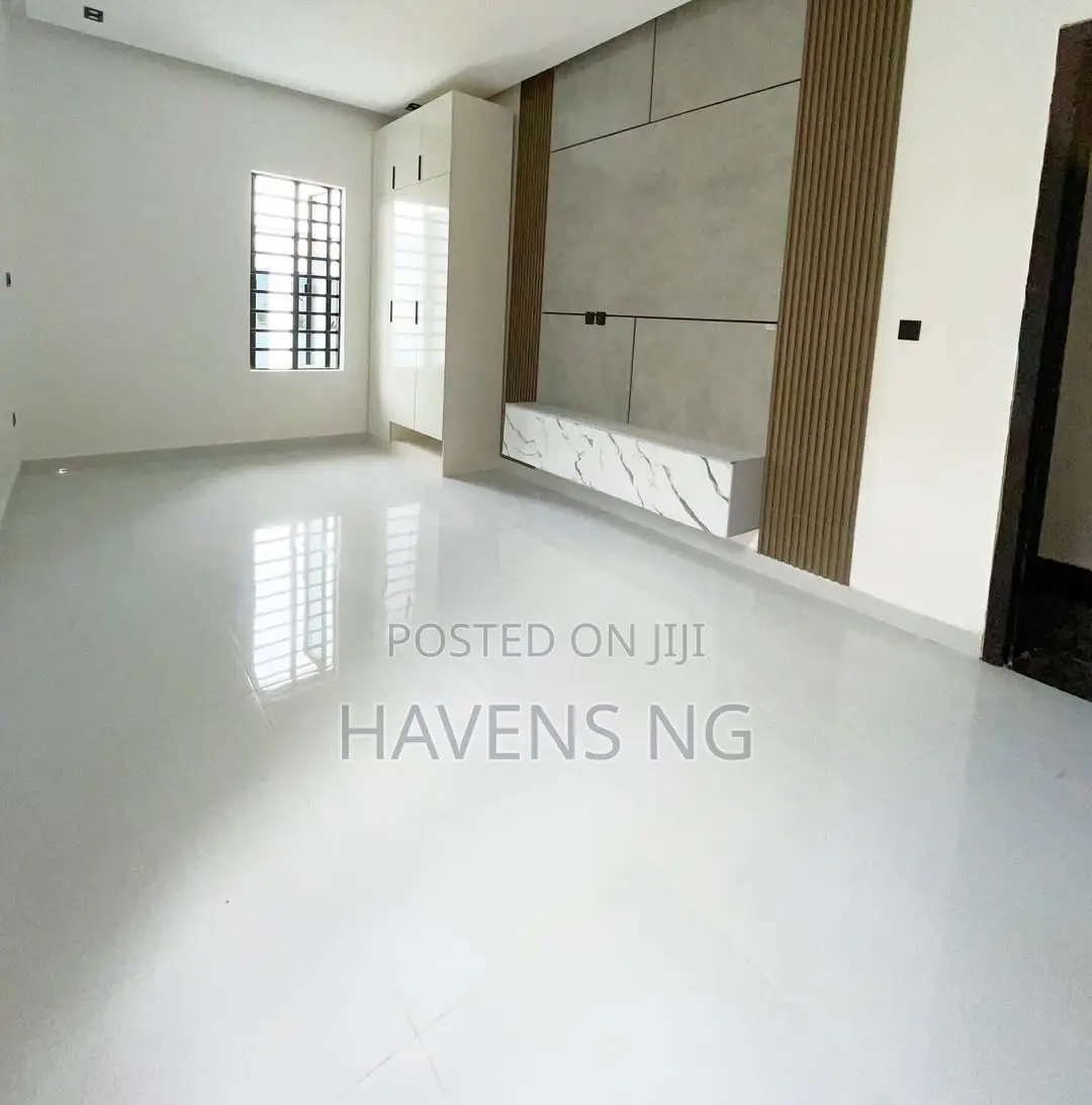 5bdrm Duplex in Chevron for sale in Chevron