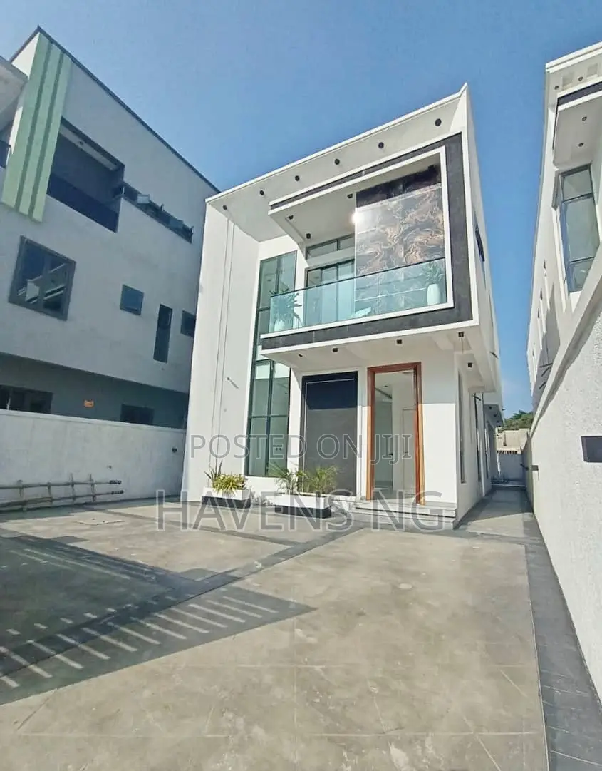 5bdrm Duplex in Chevron for sale in Chevron