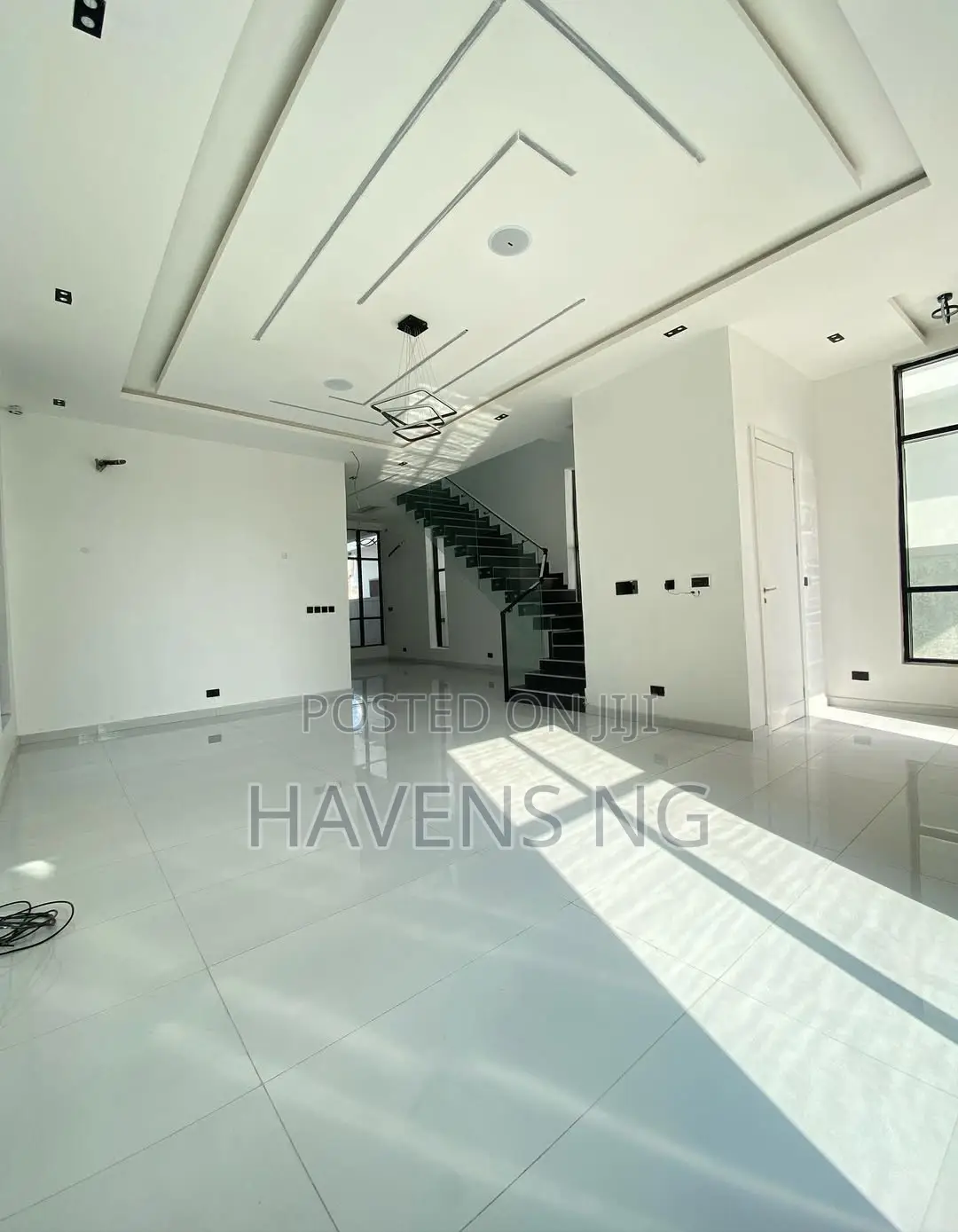 5bdrm Duplex in Chevron for sale in Chevron