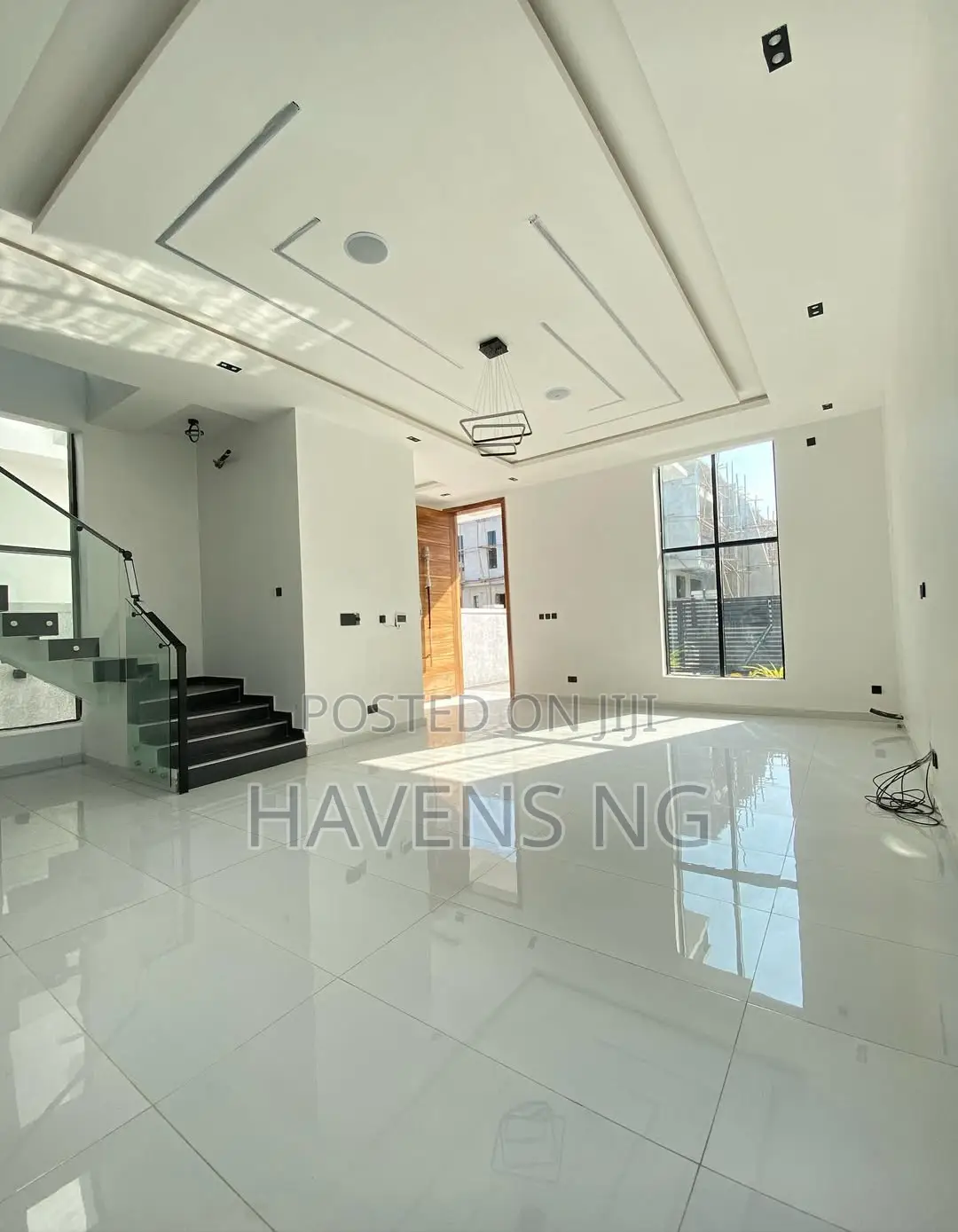 5bdrm Duplex in Chevron for sale in Chevron