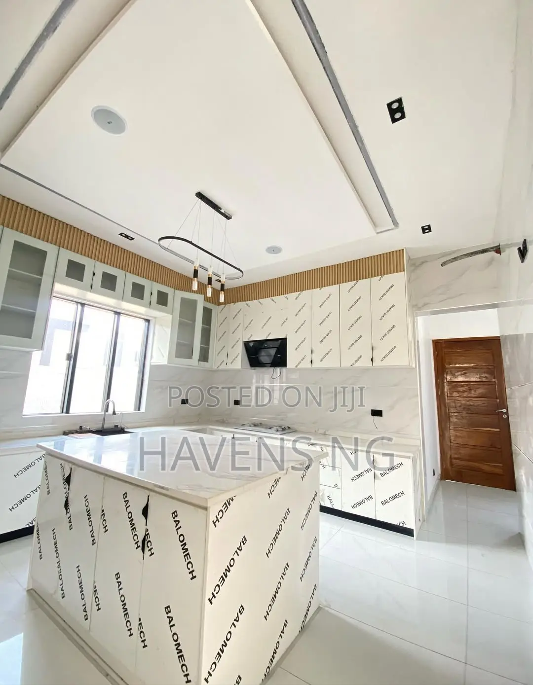5bdrm Duplex in Chevron for sale in Chevron