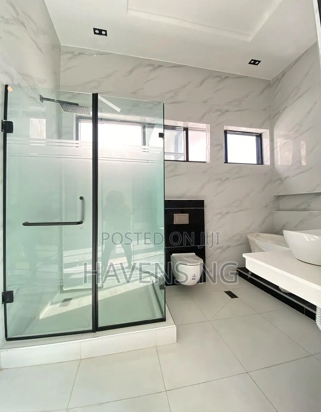 5bdrm Duplex in Chevron for sale in Chevron