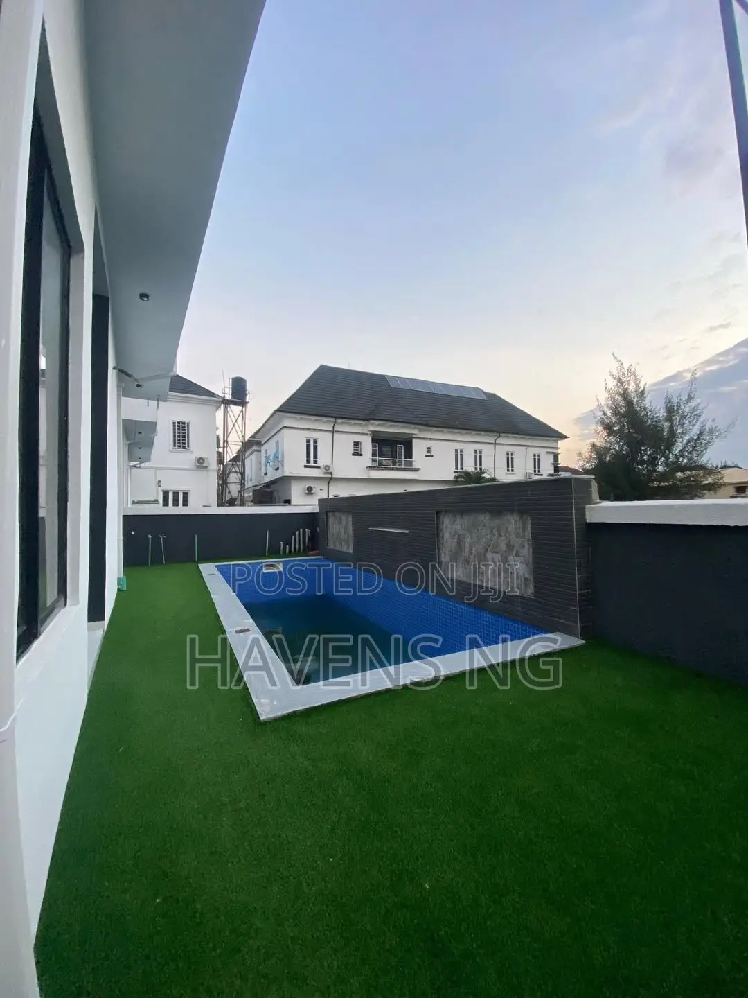 5bdrm Duplex in Ikota for sale in Ikota