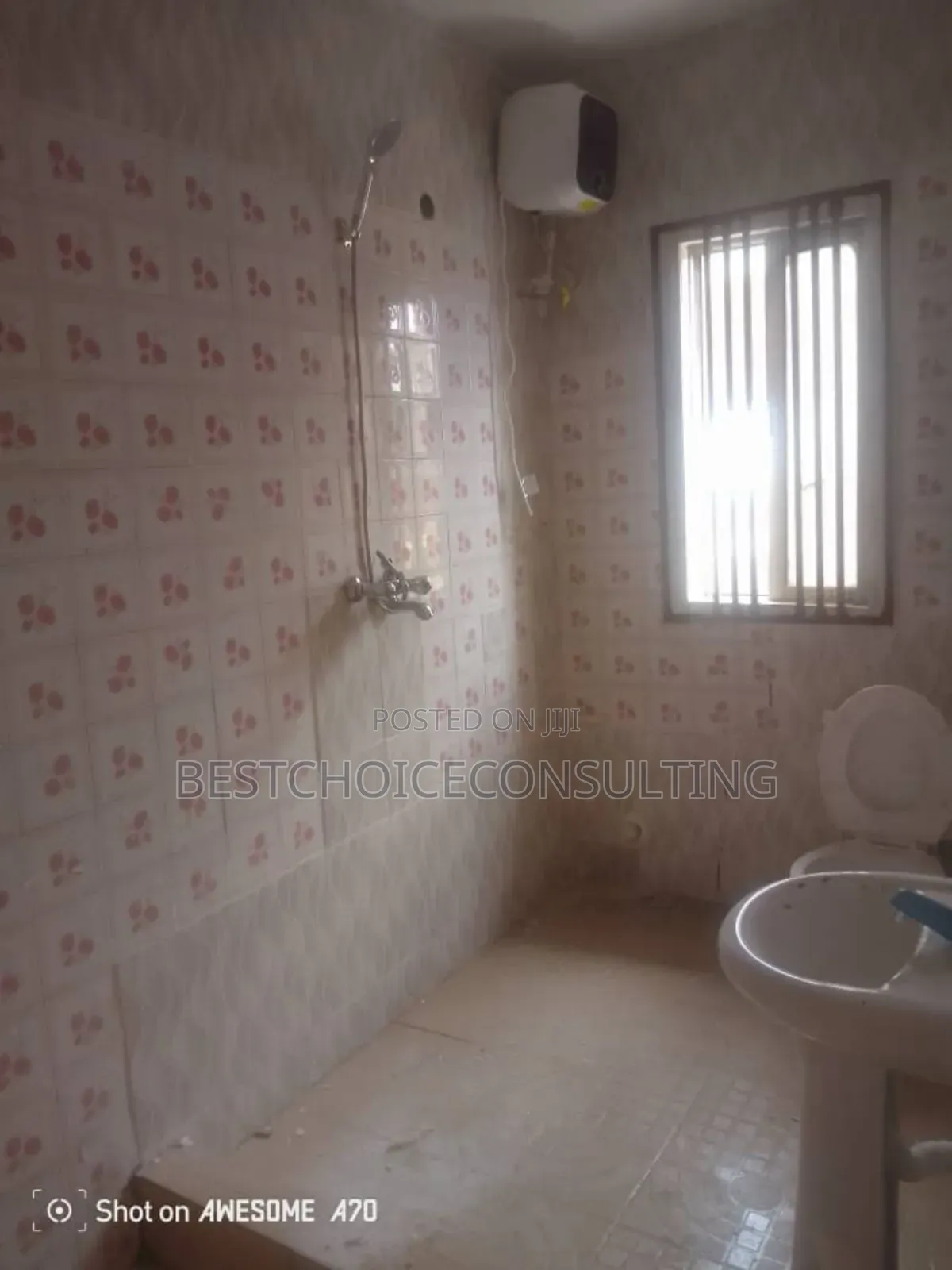 3bdrm Block of Flats in Eyin Grammar Molete, Ibadan for sale in Ibadan