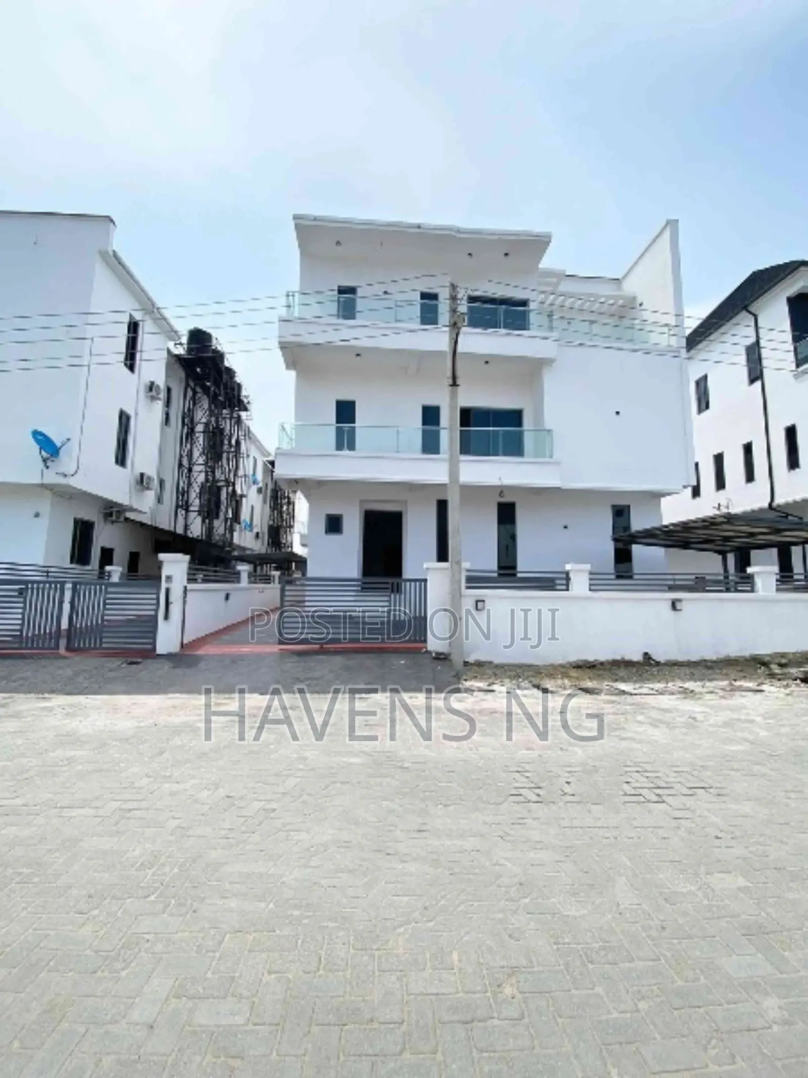 5bdrm Duplex in Lekki Phase 2 for sale in Lekki Phase 2