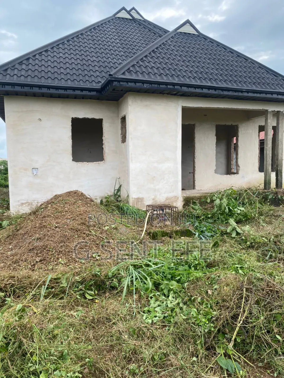 6bdrm Block of Flats in Ekehuan Barracks, Benin City for sale in Benin City