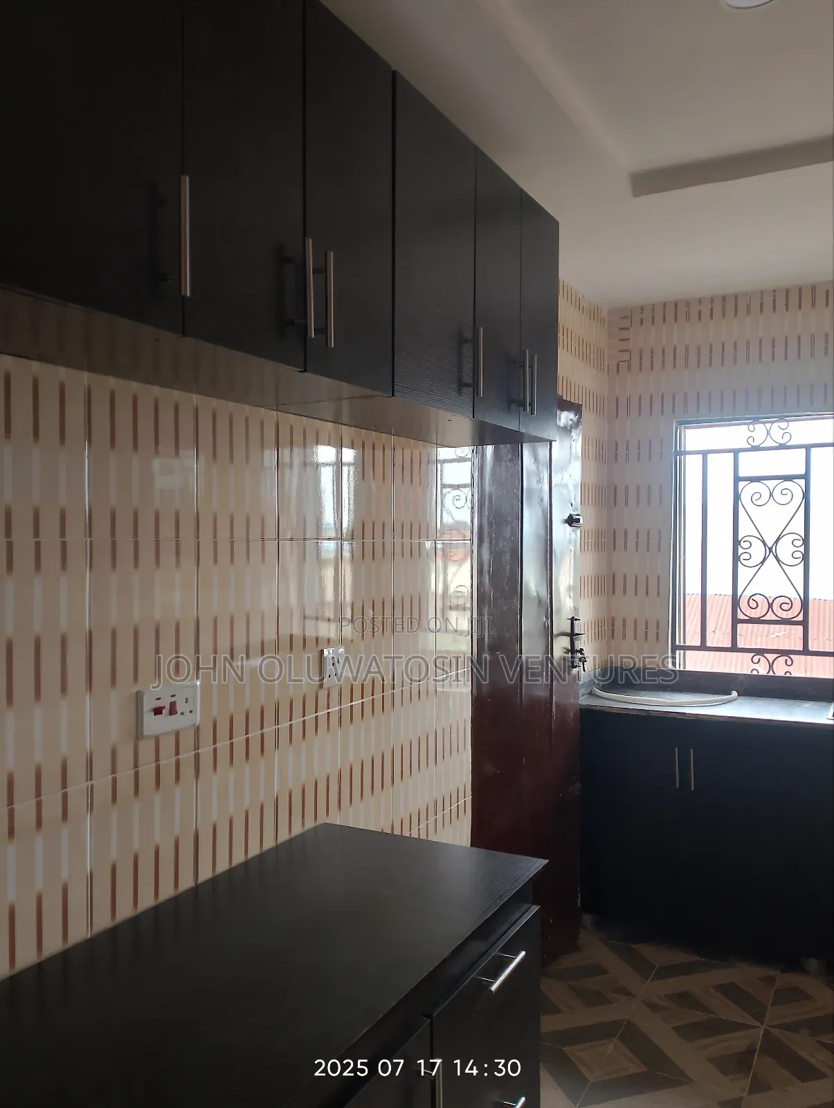 3bdrm Block of Flats in Tella Estate, Akobo for rent in Akobo