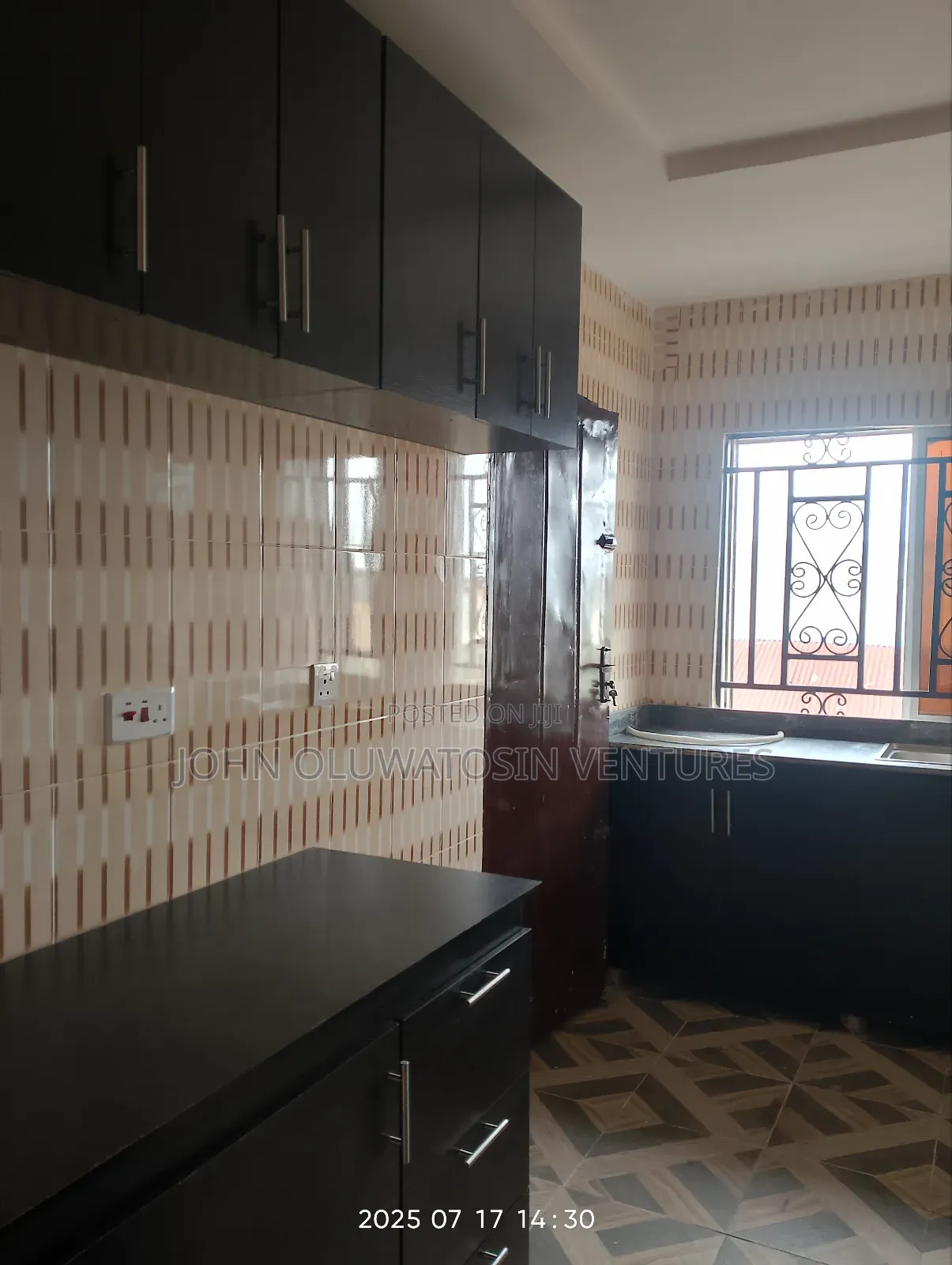 3bdrm Block of Flats in Tella Estate, Akobo for rent in Akobo