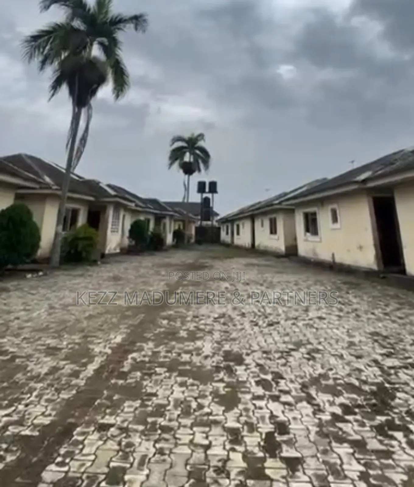 20bdrm Block of Flats in Nta Choba Road Port for sale in Choba