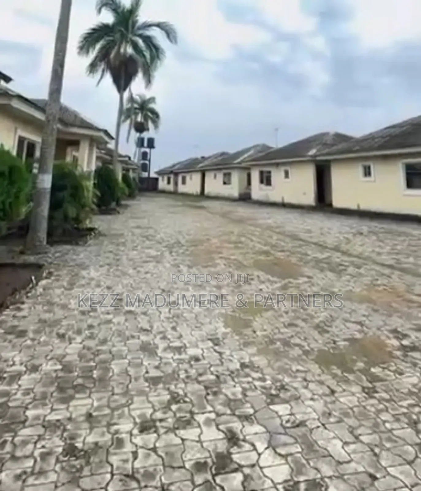 20bdrm Block of Flats in Nta Choba Road Port for sale in Choba