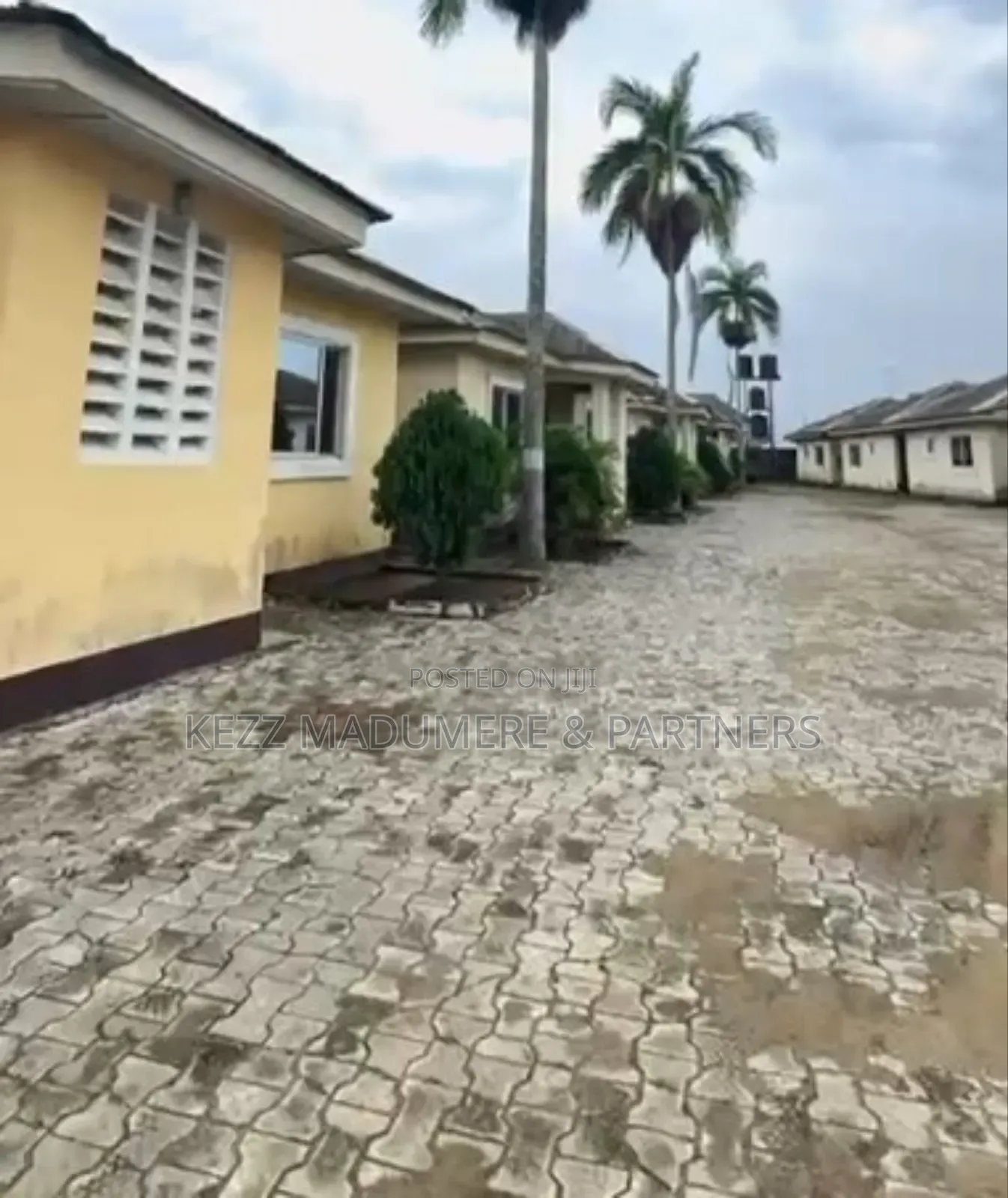 20bdrm Block of Flats in Nta Choba Road Port for sale in Choba