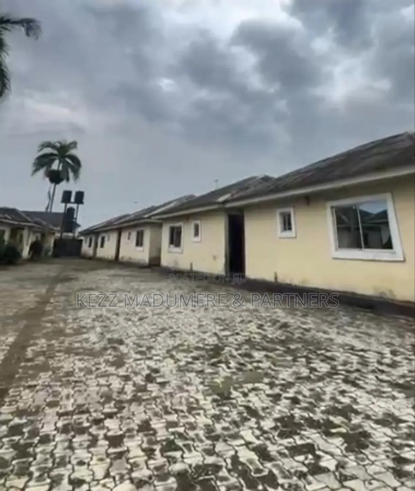 20bdrm Block of Flats in Nta Choba Road Port for sale in Choba
