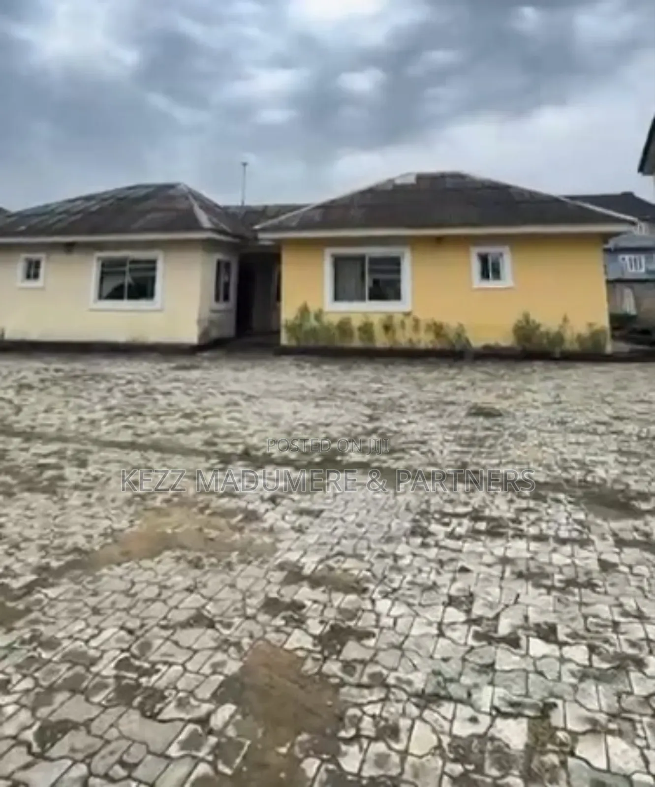 20bdrm Block of Flats in Nta Choba Road Port for sale in Choba