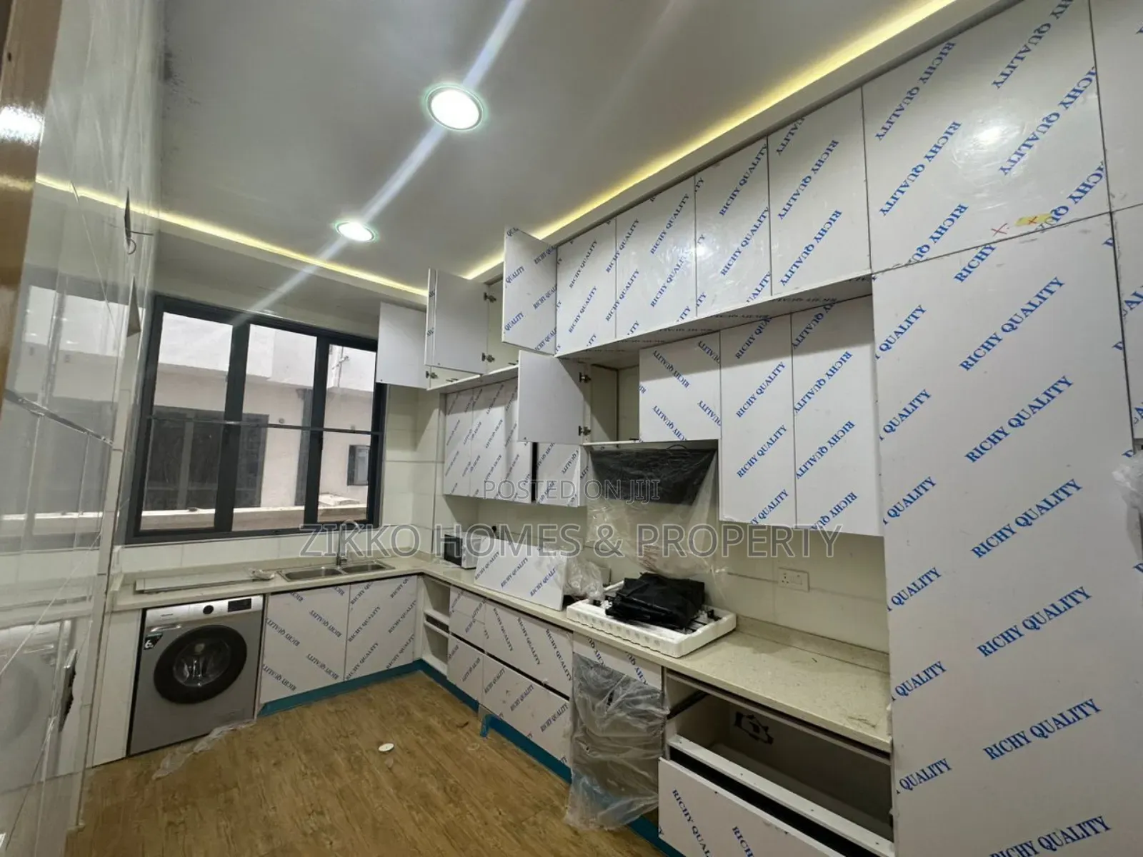 4bdrm Townhouse/Terrace in Periwinkle Estate, Lekki Phase 1 for sale in Lekki Phase 1