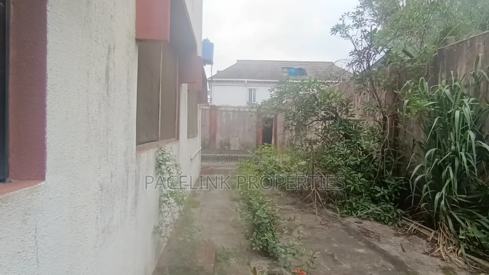 12bdrm Block of Flats in Egbeda for sale in Egbeda