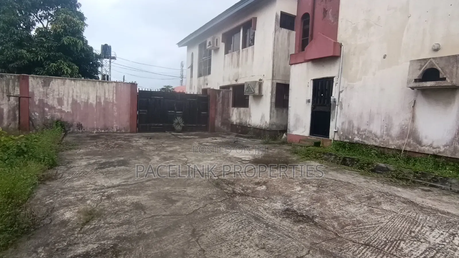 12bdrm Block of Flats in Egbeda for sale in Egbeda
