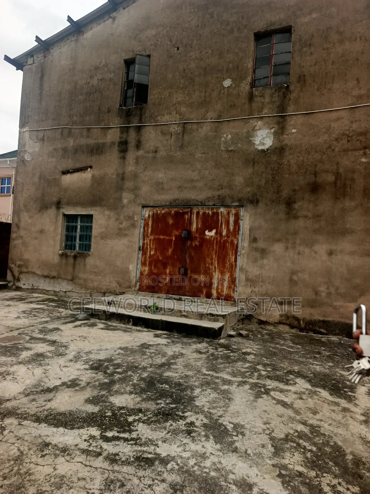 800sqm Warehouse Available at Oluyole Estate in Oluyole Estate