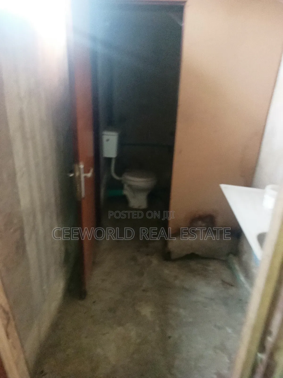800sqm Warehouse Available at Oluyole Estate in Oluyole Estate