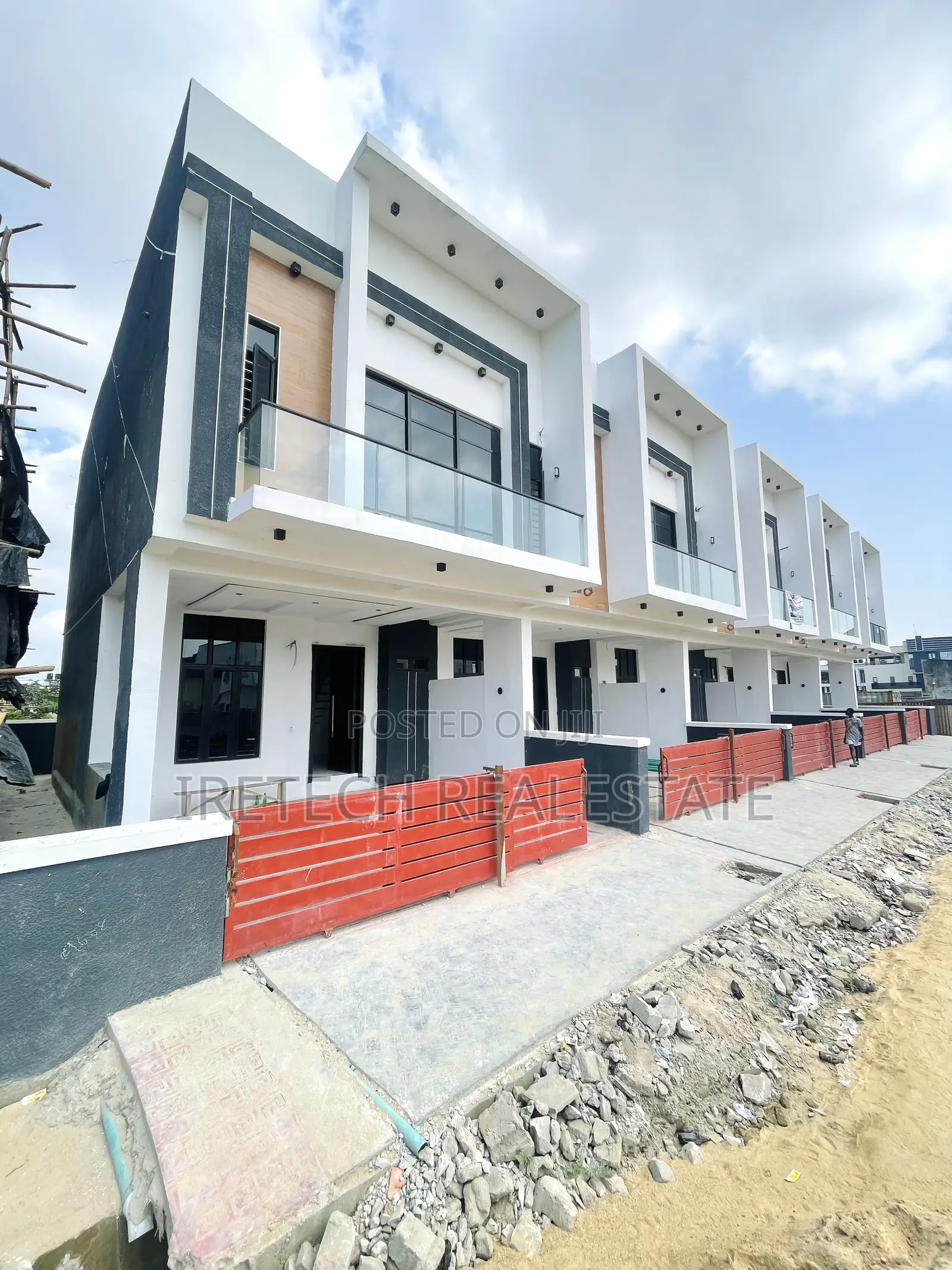 3bdrm Townhouse/Terrace in Ikota Gra Axis, Lekki for Sale in Lekki