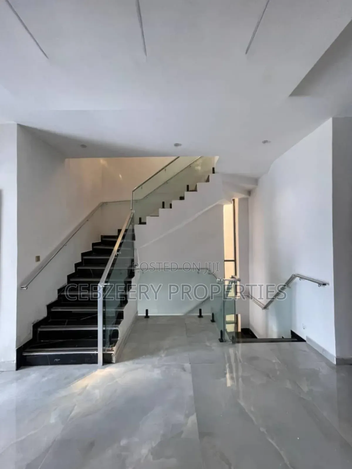 5bdrm Duplex in Osapa london for sale in Osapa london