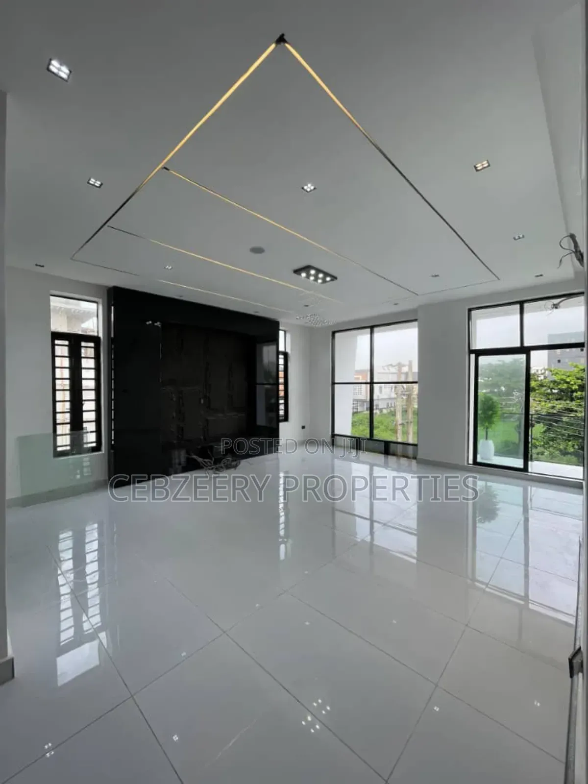5bdrm Duplex in Chevron for sale in Chevron