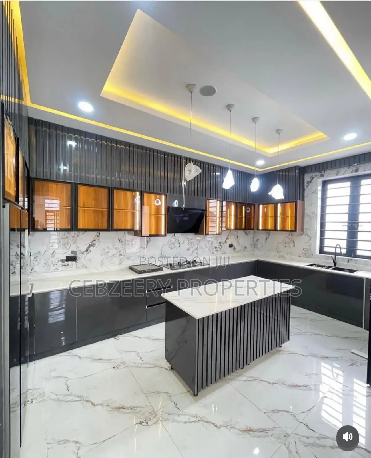 5bdrm Duplex in Lekki Phase 1 for sale in Lekki Phase 1