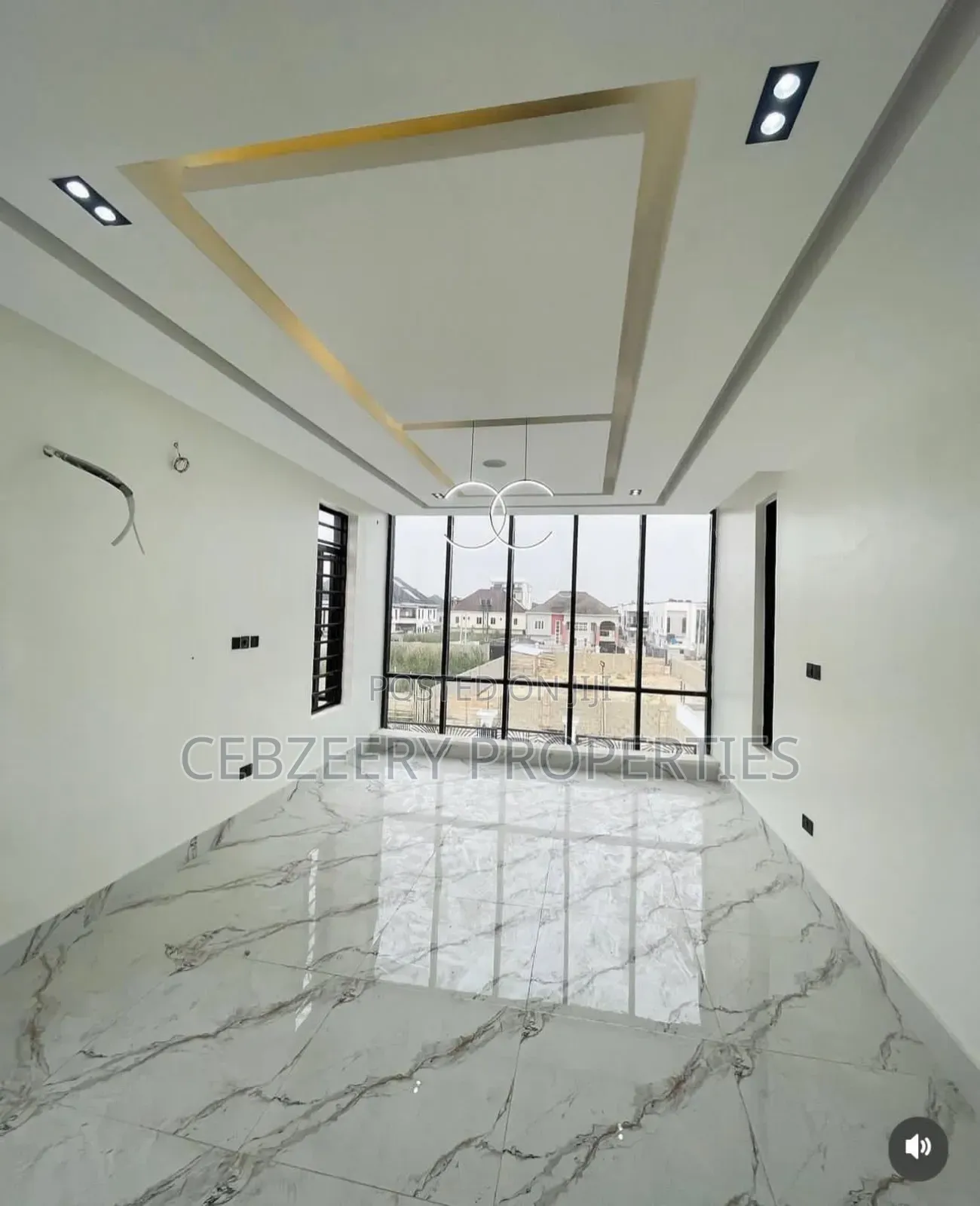 5bdrm Duplex in Lekki Phase 1 for sale in Lekki Phase 1