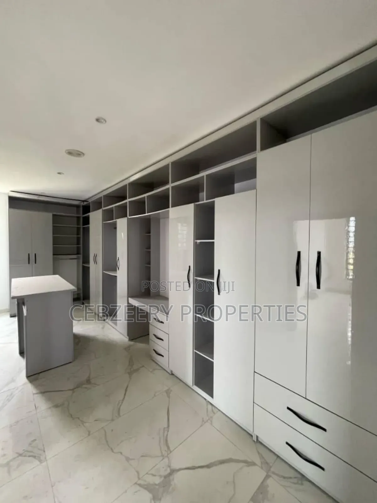 5bdrm Duplex in Osapa london for sale in Osapa london