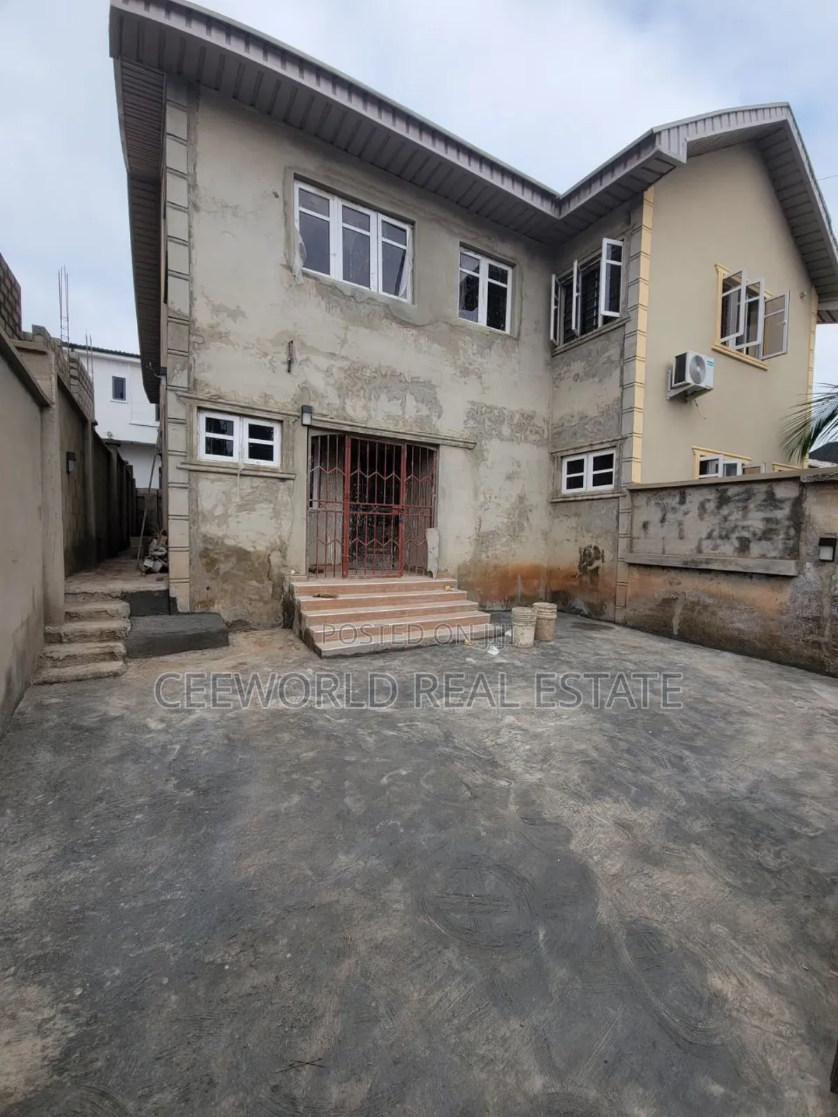 3bdrm Duplex in Kolapo Ishola Gra for rent in Akobo