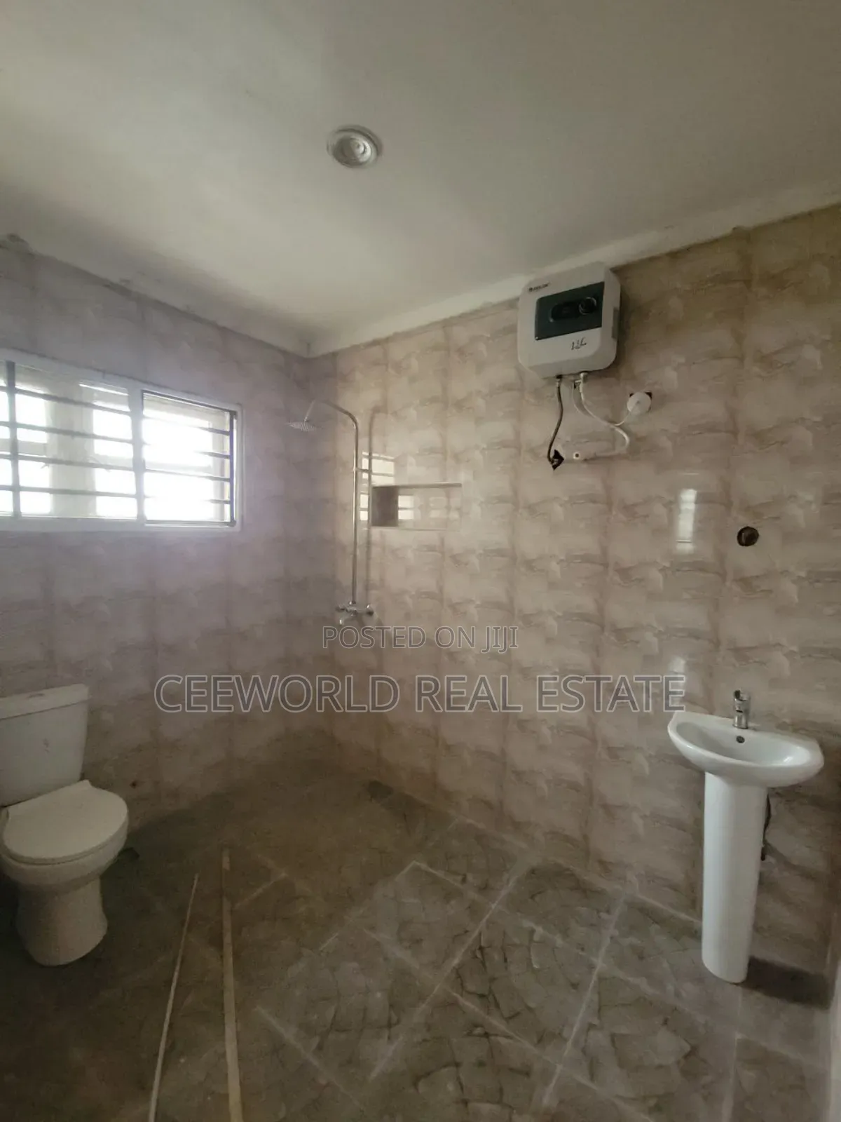3bdrm Duplex in Kolapo Ishola Gra for rent in Akobo
