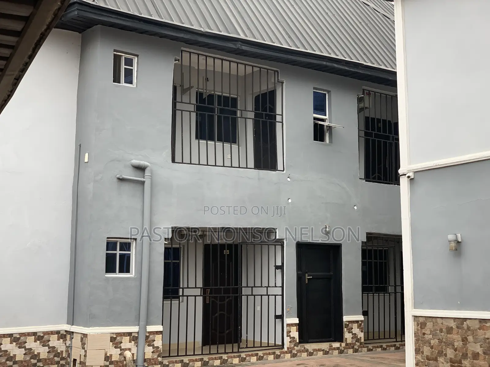 10bdrm Apartment in Layout, Owerri for sale in Owerri