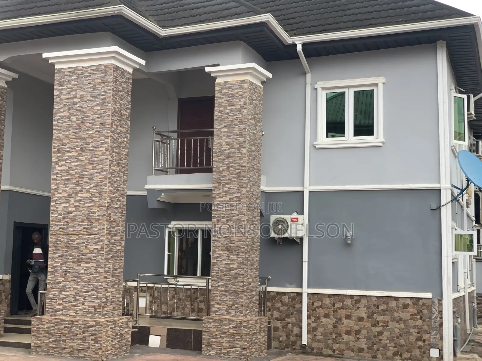 10bdrm Apartment in Layout, Owerri for sale in Owerri