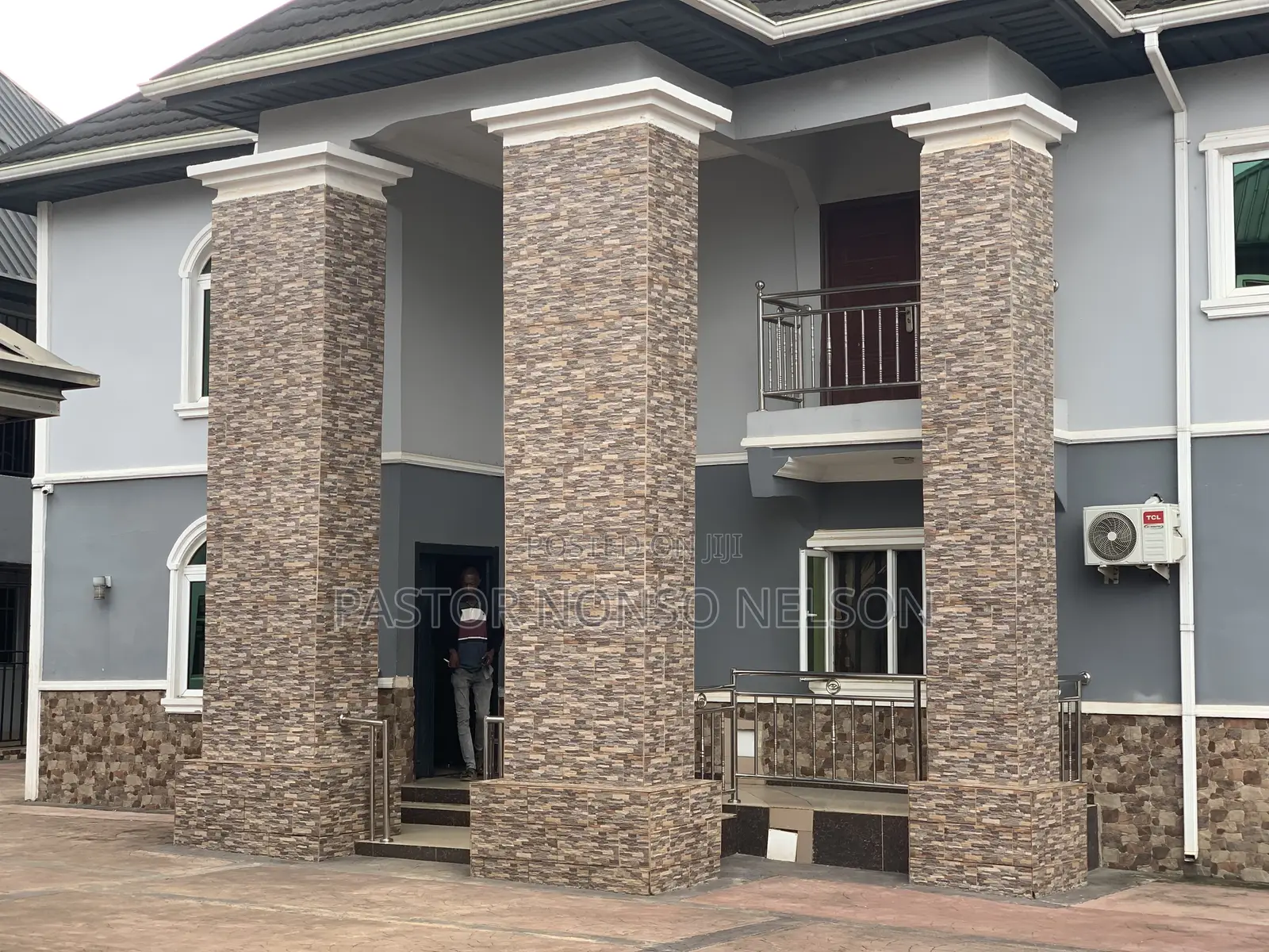 10bdrm Apartment in Layout, Owerri for sale in Owerri